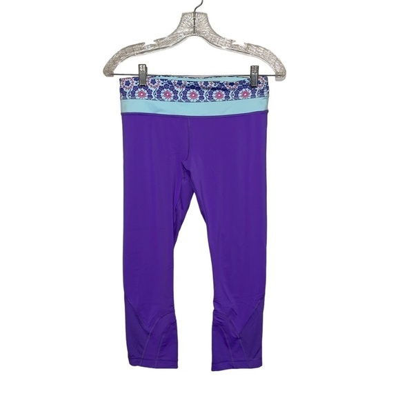 Lululemon Woman Cropped Leggings Size 6 - Picture 1 of 5